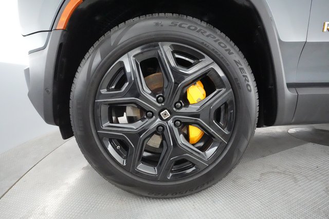 2022 Rivian R1S — photo 7 of 32