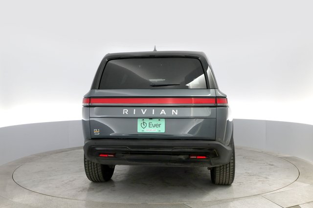 2022 Rivian R1S — photo 12 of 32