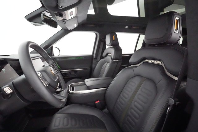 2022 Rivian R1S — photo 3 of 32