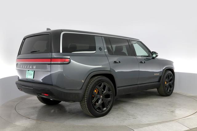 2022 Rivian R1S — photo 2 of 32