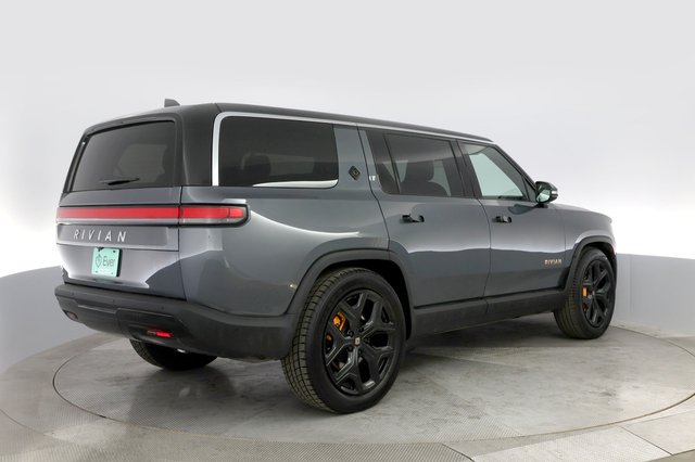 2022 Rivian R1S — photo 2 of 32