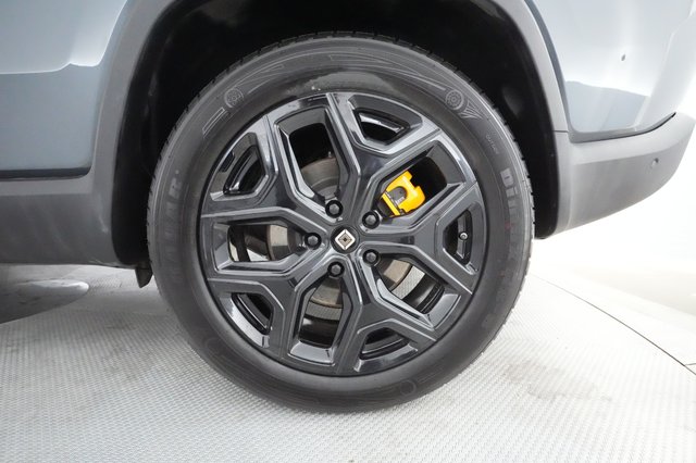 2022 Rivian R1S — photo 15 of 32