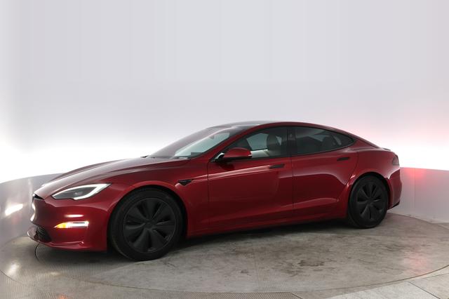 2023 Tesla Model S — photo 10 of 56