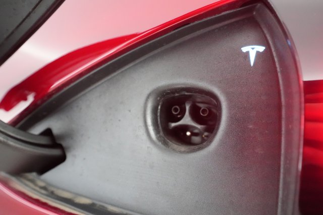 2023 Tesla Model S — photo 18 of 56