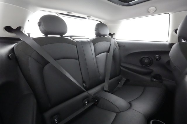 2023 MINI Cooper SE — photo 16 of 86