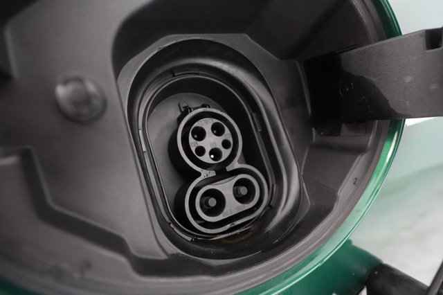 2023 MINI Cooper SE — photo 18 of 86