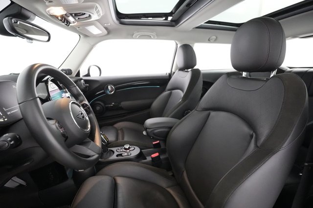 2023 MINI Cooper SE — photo 15 of 86