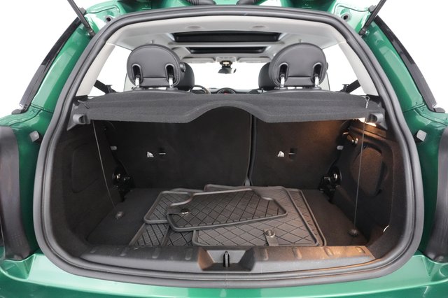 2023 MINI Cooper SE — photo 20 of 86