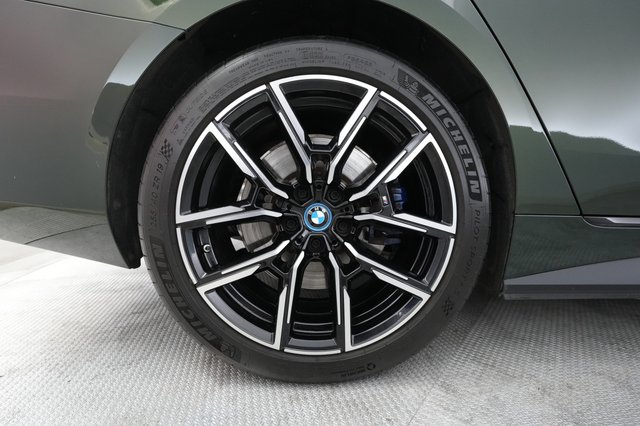 2023 BMW i4 — photo 14 of 26