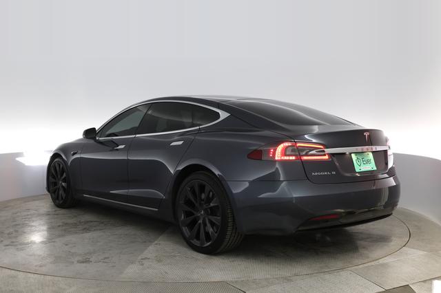 2018 Tesla Model S — photo 9 of 21