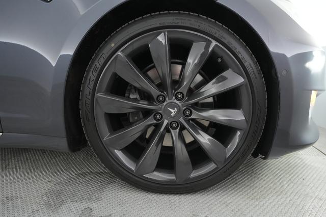 2018 Tesla Model S — photo 7 of 21