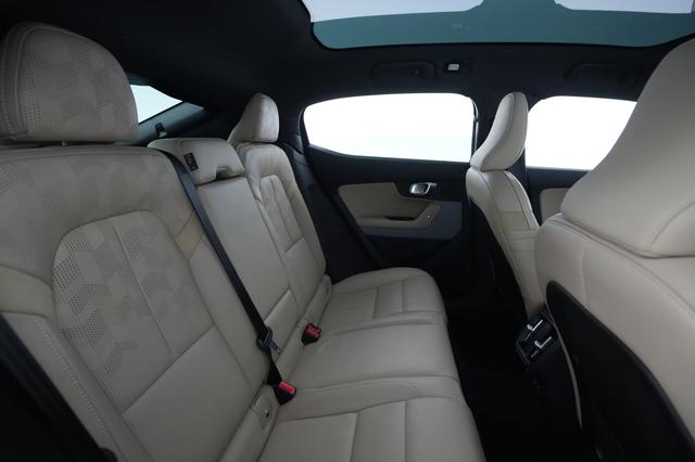 2022 Polestar 2 — photo 3 of 25