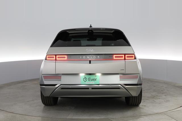 2024 Hyundai IONIQ 5 — photo 8 of 22