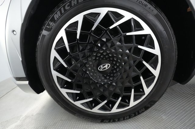 2024 Hyundai IONIQ 5 — photo 13 of 22