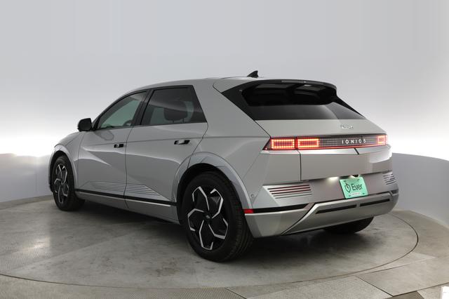 2023 Hyundai IONIQ 5 — photo 9 of 21