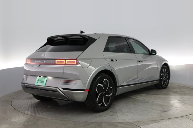 2023 Hyundai IONIQ 5 — photo 2 of 21