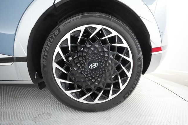2023 Hyundai IONIQ 5 — photo 12 of 43
