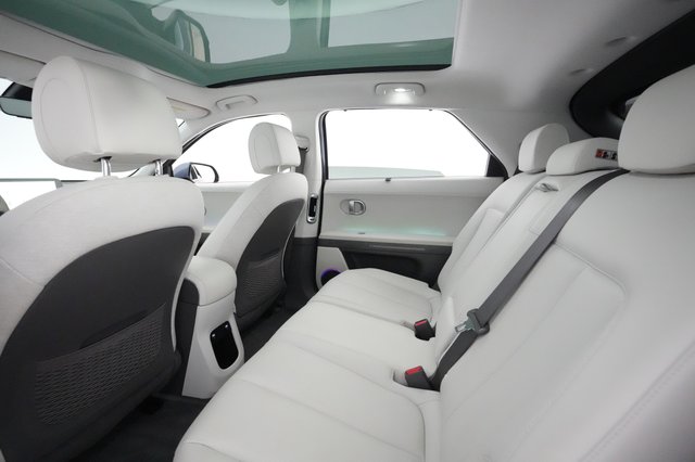 2023 Hyundai IONIQ 5 — photo 16 of 43