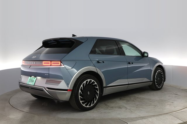 2023 Hyundai IONIQ 5 — photo 2 of 43