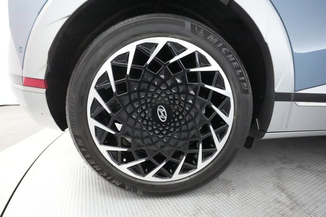 2023 Hyundai IONIQ 5 — photo 14 of 43