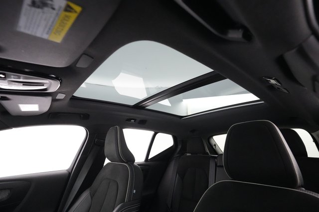 2021 Volvo XC40 Recharge — photo 18 of 21
