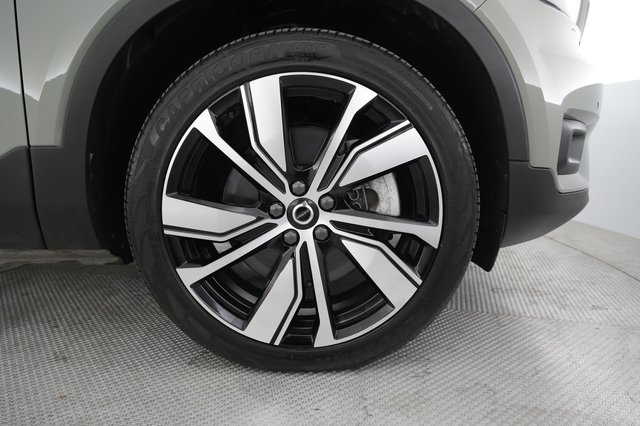 2021 Volvo XC40 Recharge — photo 12 of 21