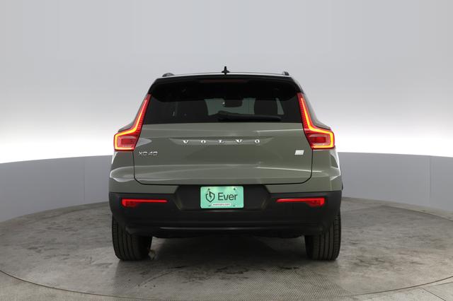 2021 Volvo XC40 Recharge — photo 8 of 21
