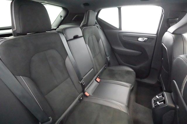 2021 Volvo XC40 Recharge — photo 3 of 21