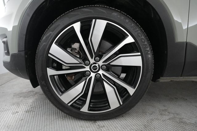2021 Volvo XC40 Recharge — photo 13 of 21
