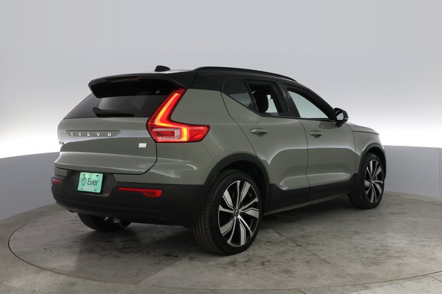 2021 Volvo XC40 Recharge — photo 2 of 21