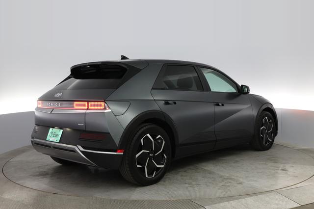 2022 Hyundai IONIQ 5 — photo 2 of 21