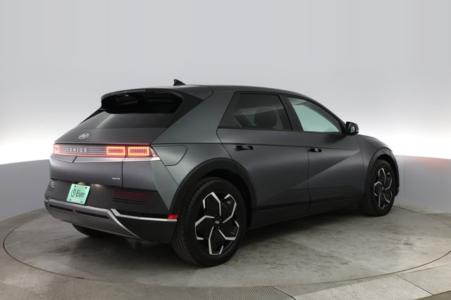 2022 Hyundai IONIQ 5 — photo 2 of 21