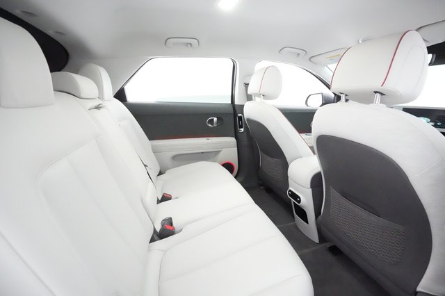 2022 Hyundai IONIQ 5 — photo 16 of 21