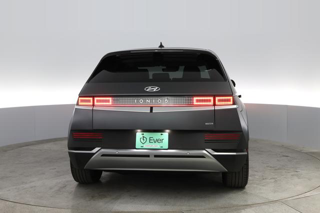 2022 Hyundai IONIQ 5 — photo 8 of 21