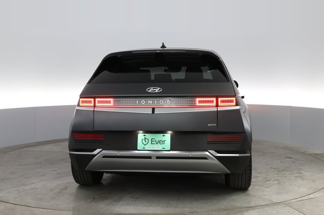2022 Hyundai IONIQ 5 — photo 8 of 21