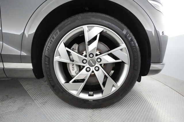 2023 Genesis Electrified GV70 — photo 16 of 22