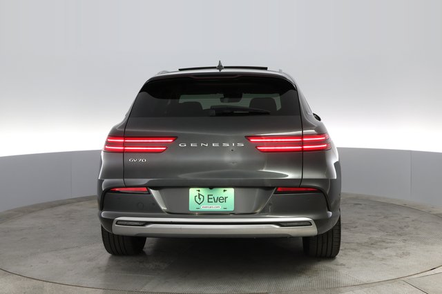 2023 Genesis Electrified GV70 — photo 12 of 22