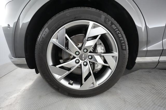 2023 Genesis Electrified GV70 — photo 7 of 22