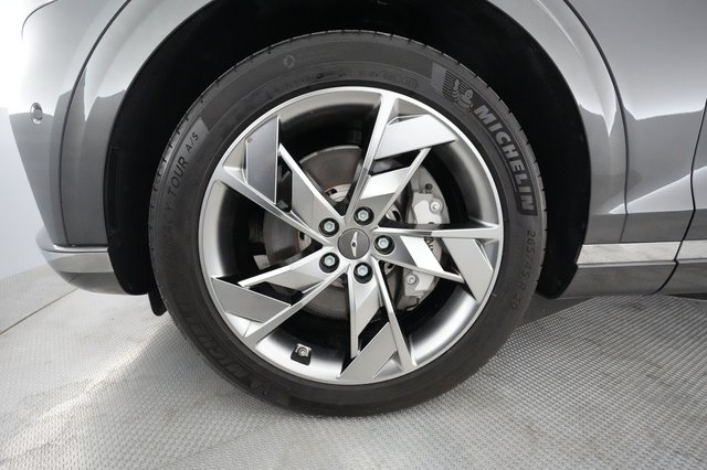 2023 Genesis Electrified GV70 — photo 7 of 22