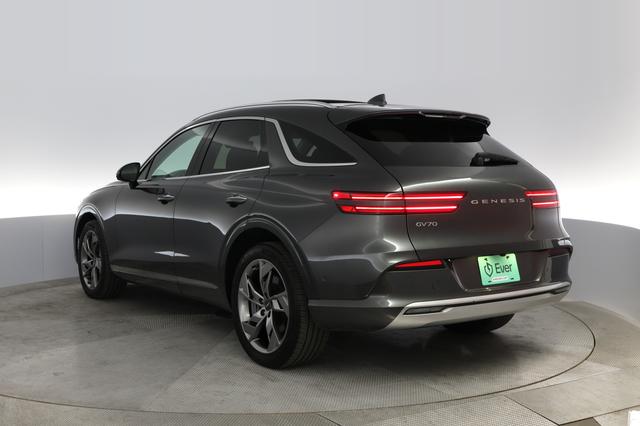 2023 Genesis Electrified GV70 — photo 9 of 22