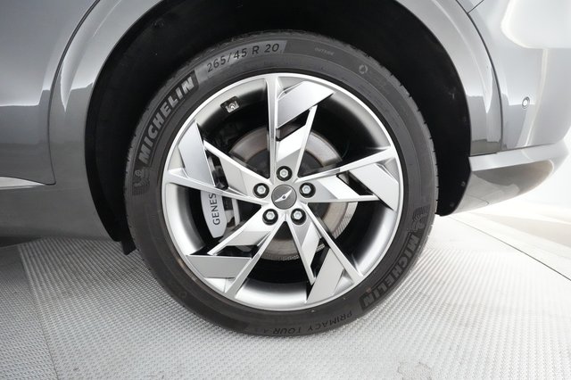 2023 Genesis Electrified GV70 — photo 15 of 22
