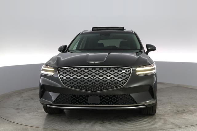 2023 Genesis Electrified GV70 — photo 8 of 22