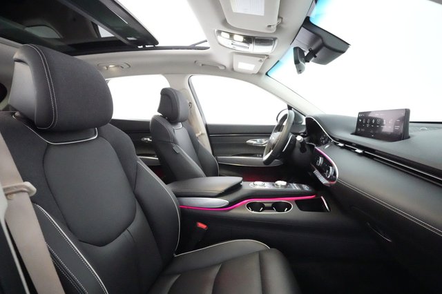 2023 Genesis Electrified GV70 — photo 17 of 22