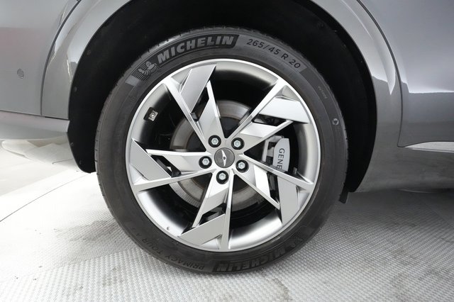 2023 Genesis Electrified GV70 — photo 14 of 22