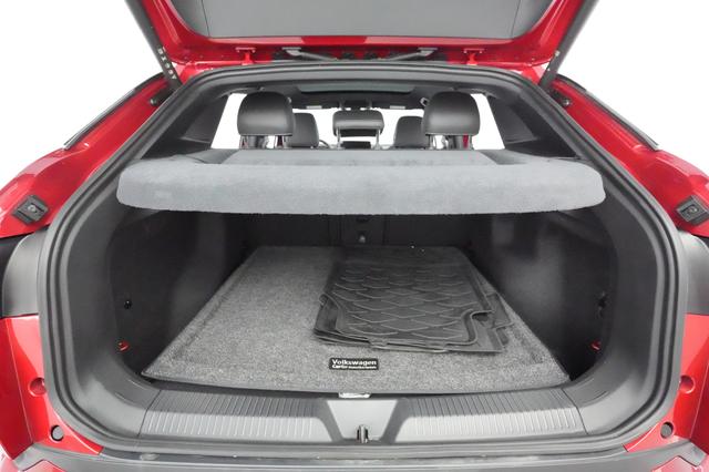 2023 Volkswagen ID.4 — photo 6 of 21