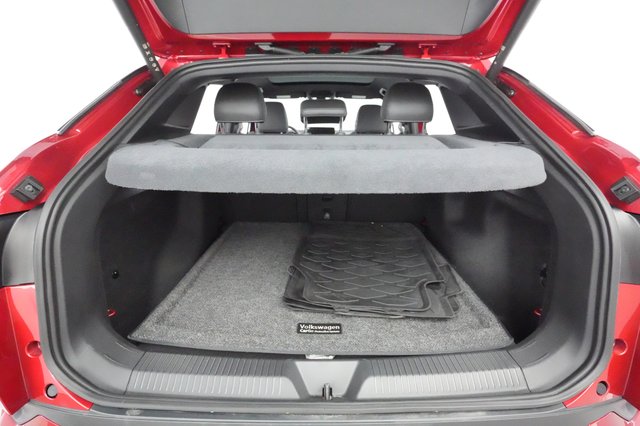 2023 Volkswagen ID.4 — photo 6 of 21