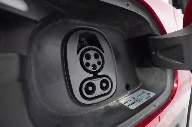 2023 Volkswagen ID.4 — photo 8 of 21