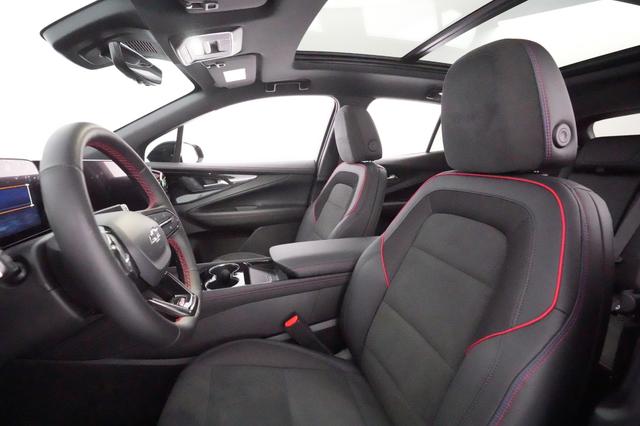 2024 Chevrolet Blazer EV — photo 3 of 21