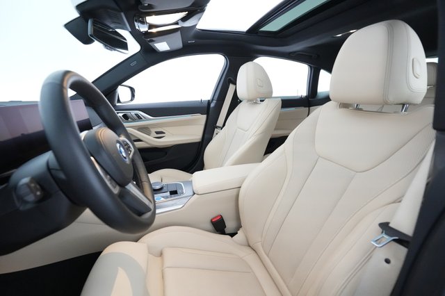 2022 BMW i4 — photo 15 of 38