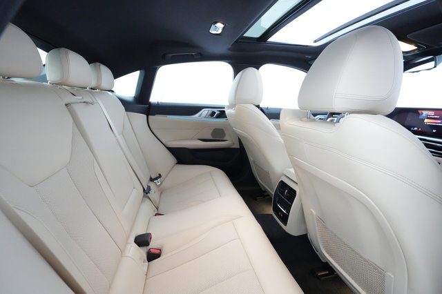 2022 BMW i4 — photo 3 of 38